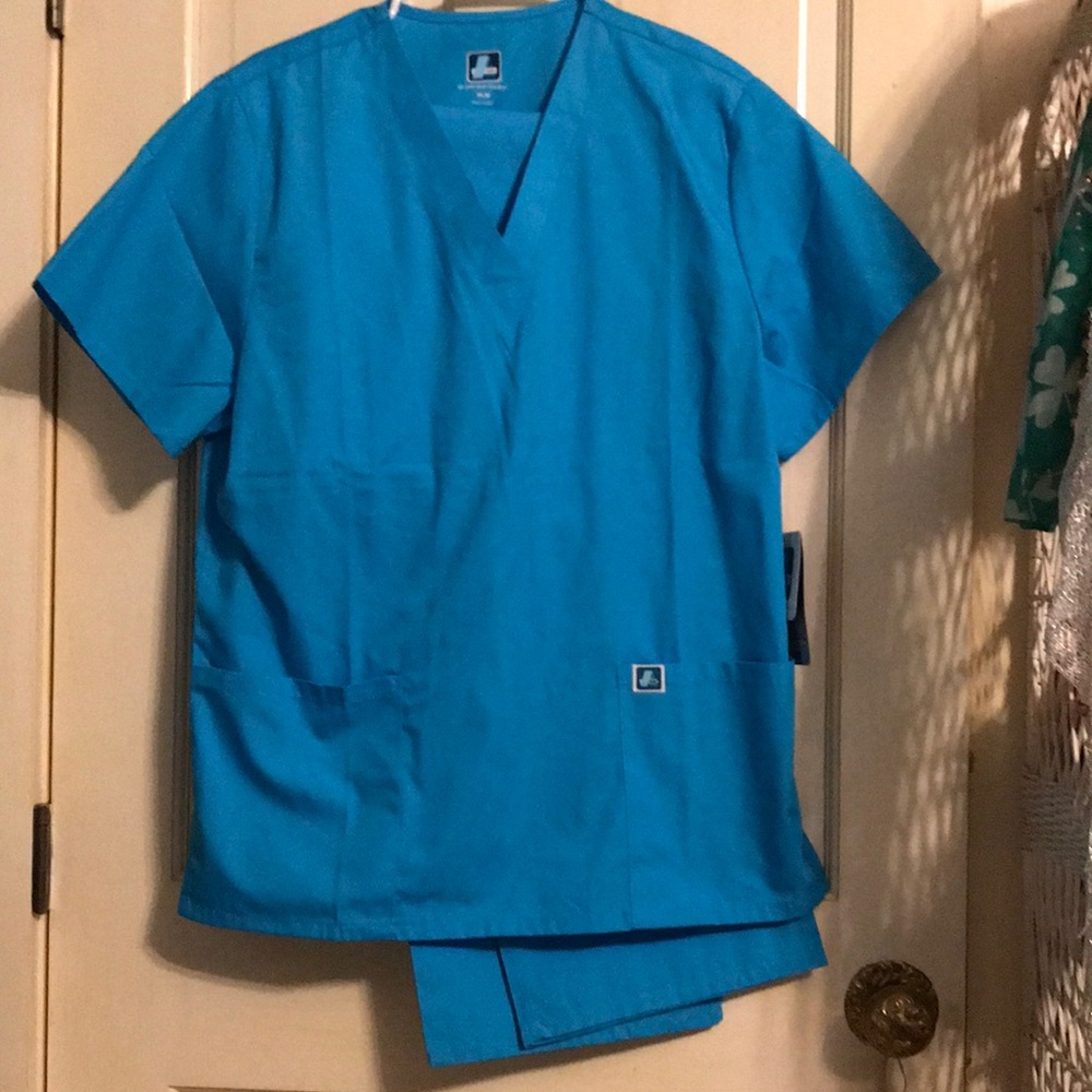 Blue neck universal scrubs tops m bottoms size m